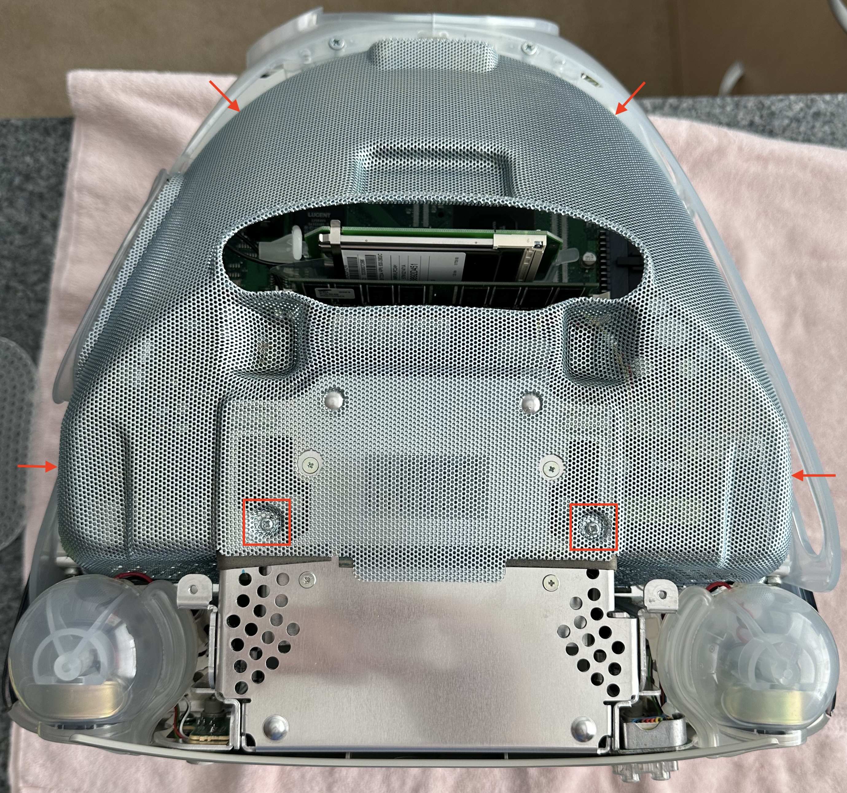 iMac G3 bottom plastic removed