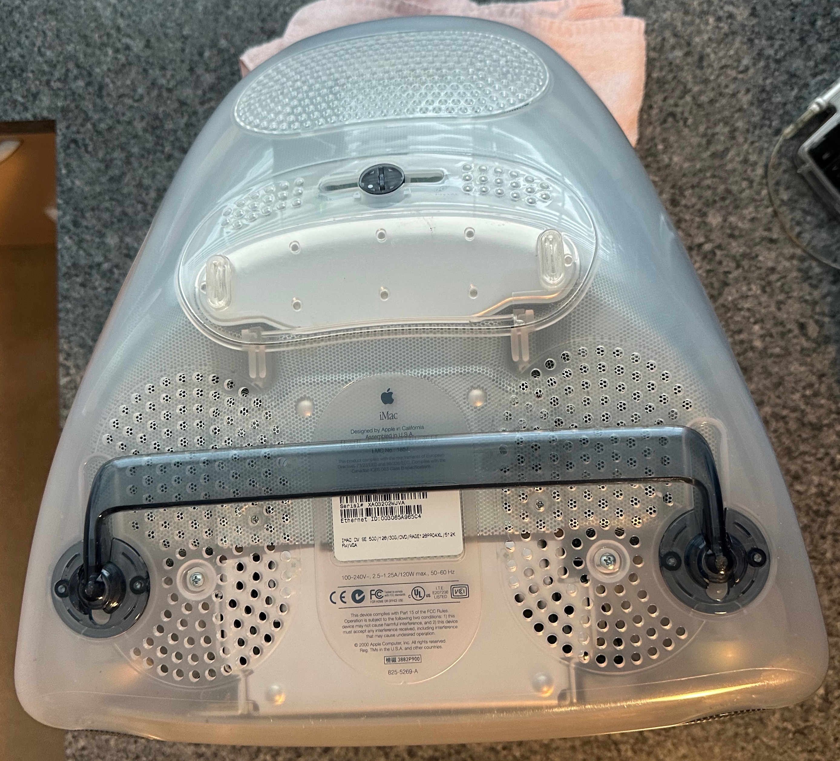 iMac G3 bottom