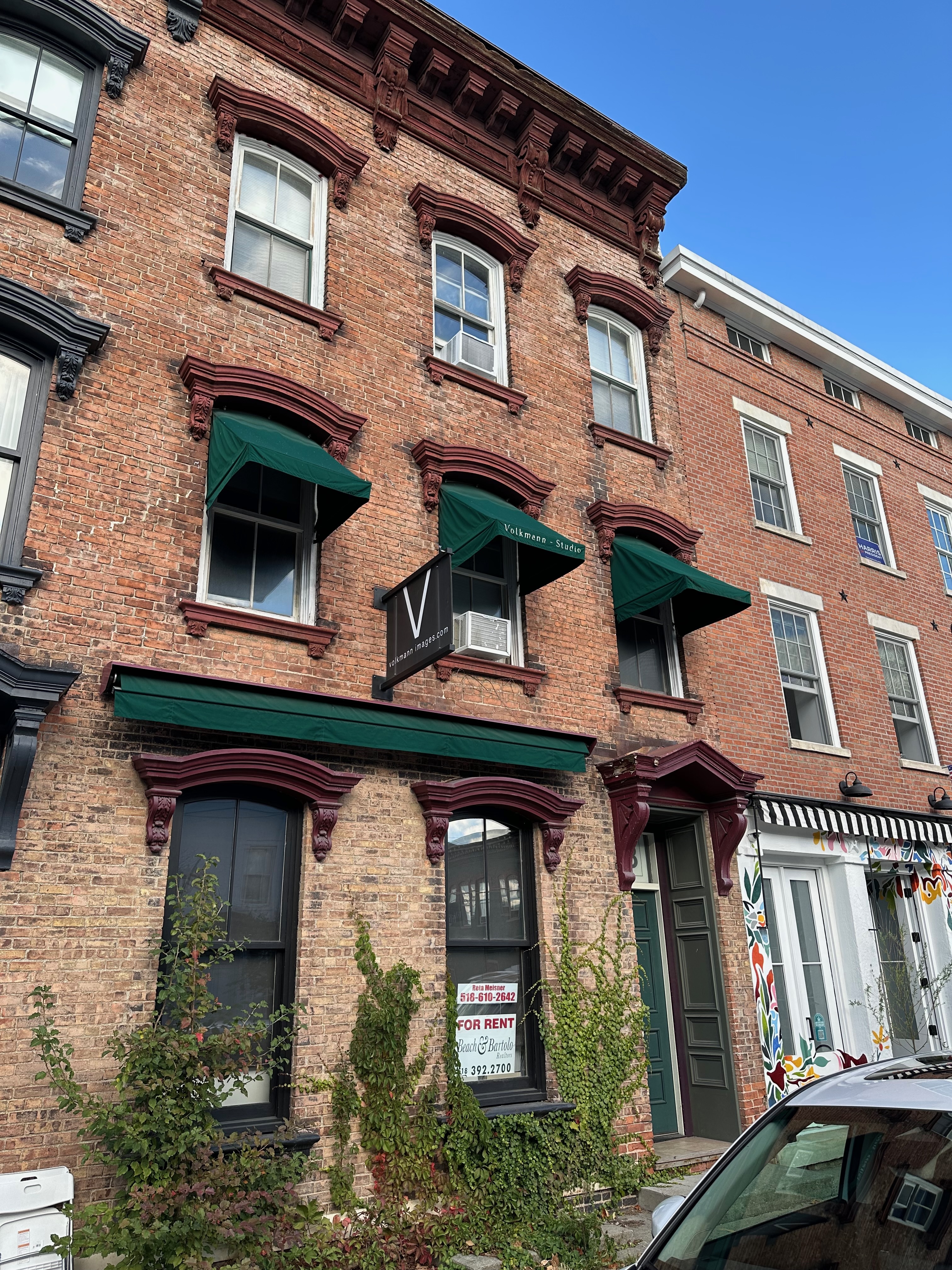 Roy's building closeup